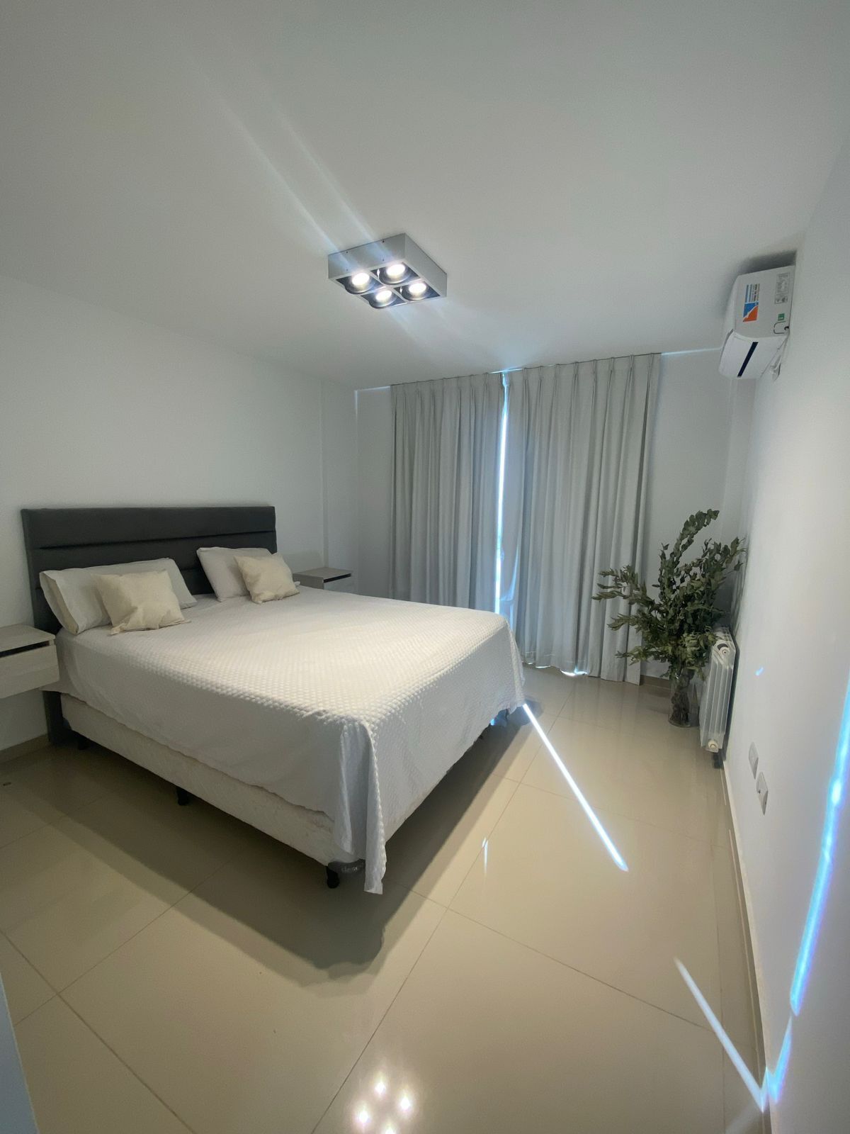 Strykjärn/strykbräda, internet och sängkläder