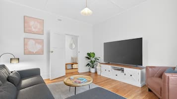 House, 3 Bedrooms, Smoking, Terrace | Living room