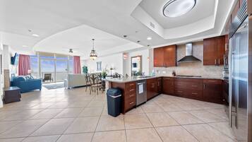 시그니처 콘도, 침실 3개, 발코니, 해변 전망 | 전용 주방 | 냉장고, 전자레인지, 오븐, 쿡탑