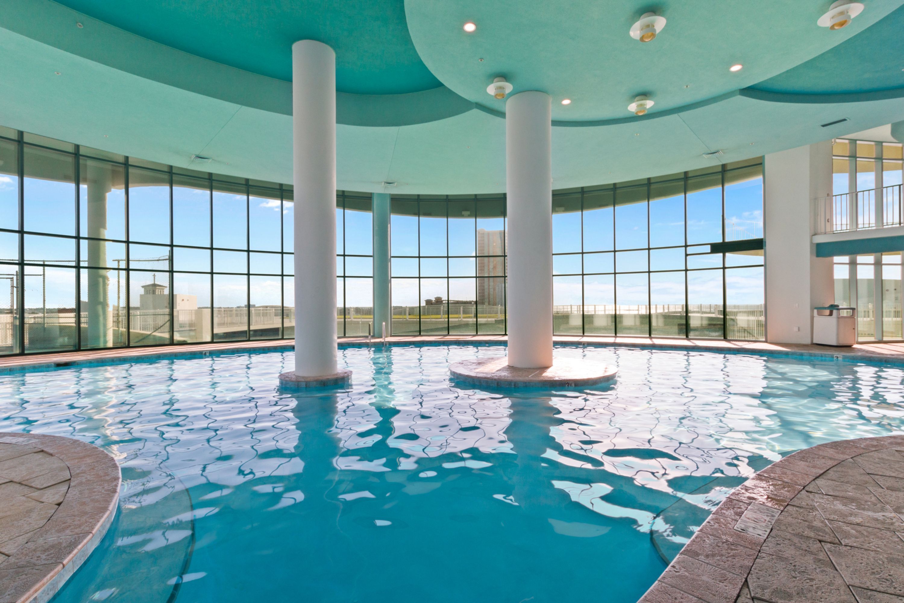 Innenpool, Außenpool