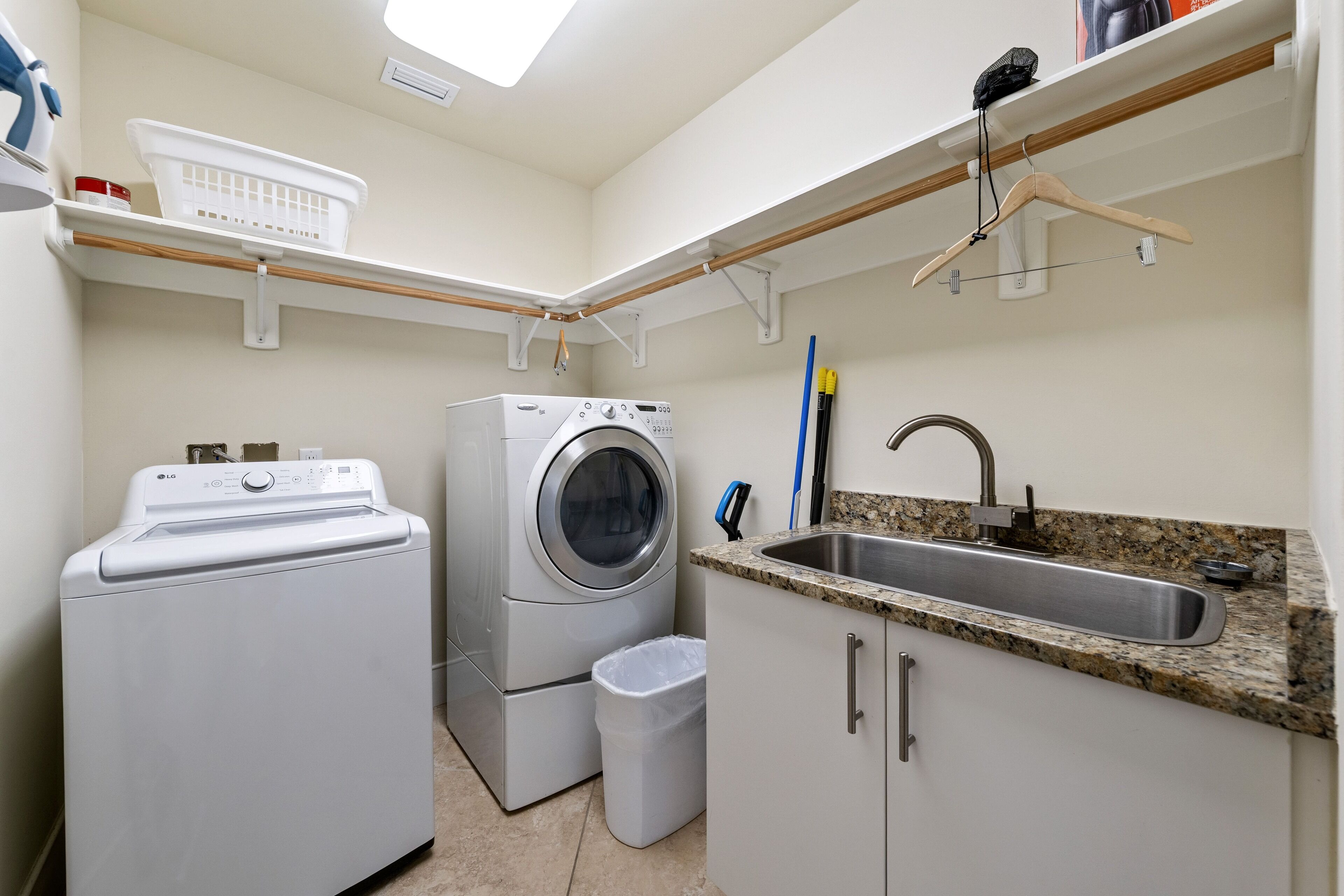 Signature Condo, 3 Bedrooms, Balcony, Beach View | Laundry