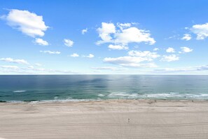 On the beach - Tradewinds 1205 by Liquid Life (Orange Beach)