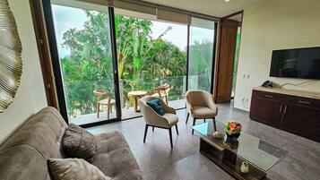 Comfort-Apartment, Poolblick | Wohnbereich