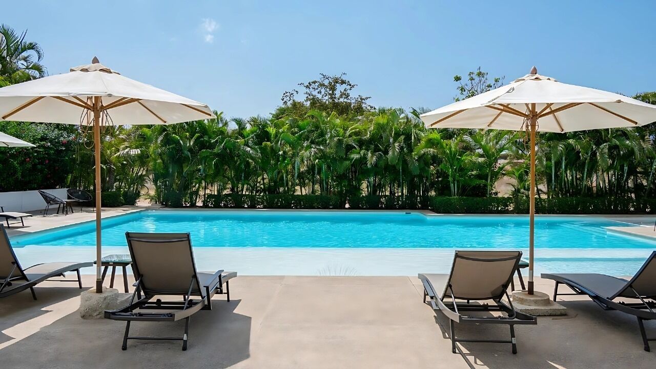 2 albercas al aire libre 