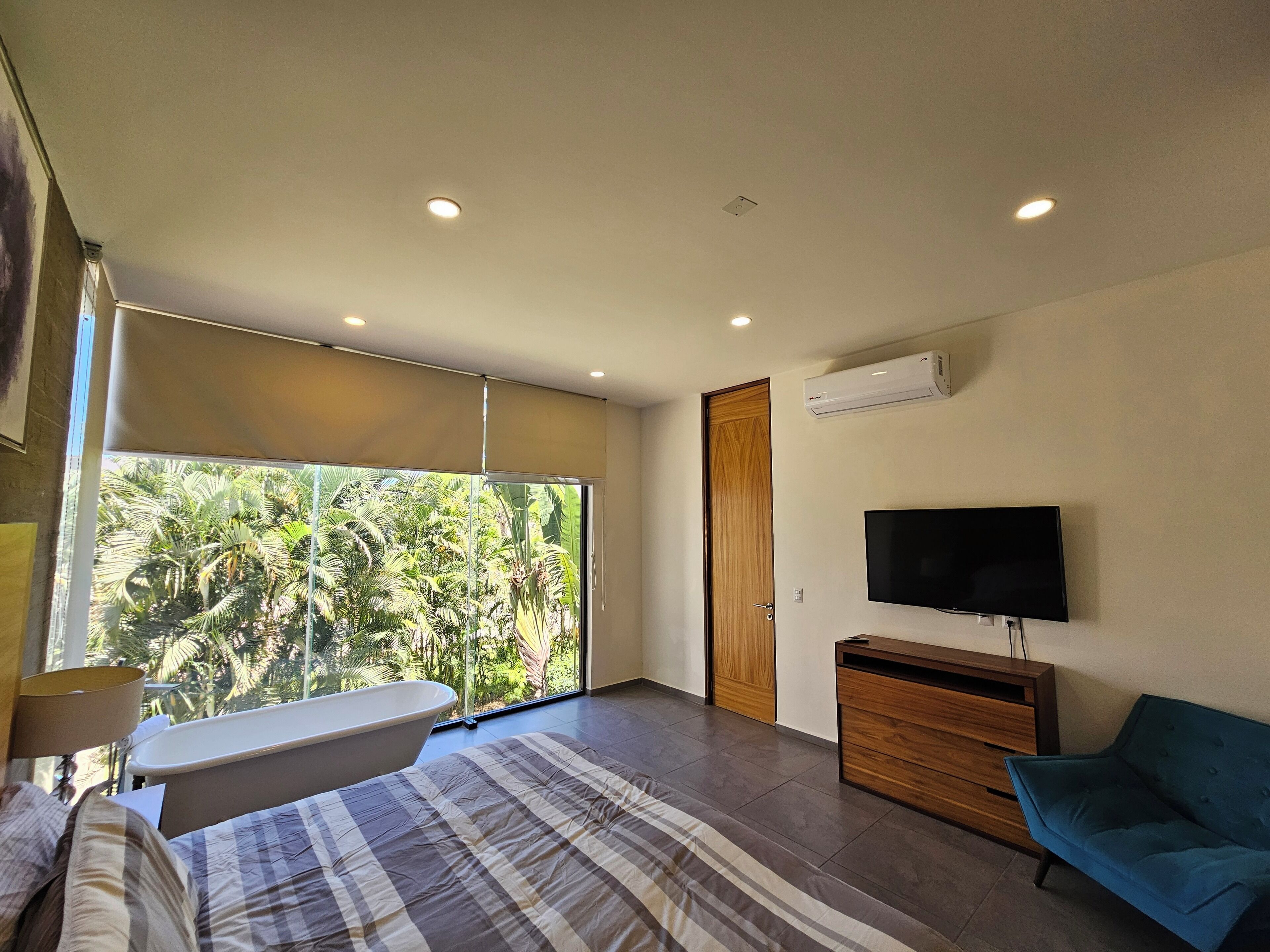 Comfort Apartment, Pool View | In-room safe, free WiFi