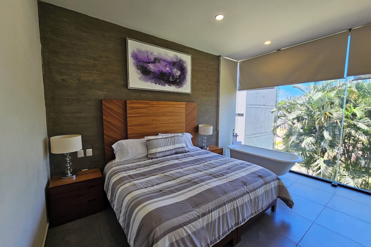 Caja de seguridad en la habitación, wifi gratis y ropa de cama