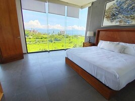 In-room safe, free WiFi, bed sheets