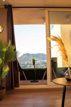 Interior - Sophisticated 2-Bedroom Apartment with Views of Barrio Italia and Jacuzzi (Ñuñoa)