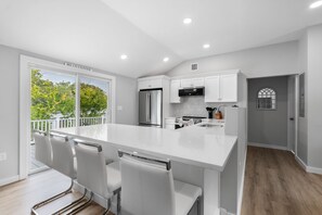 Fridge, microwave, stovetop, dishwasher - Beach Bound - Cape Ann Coastal Escape (Gloucester)