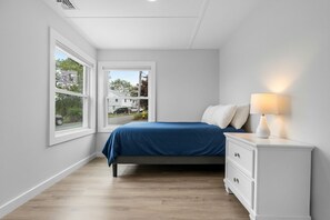 3 bedrooms, iron/ironing board, WiFi, bed sheets - Beach Bound - Cape Ann Coastal Escape (Gloucester)