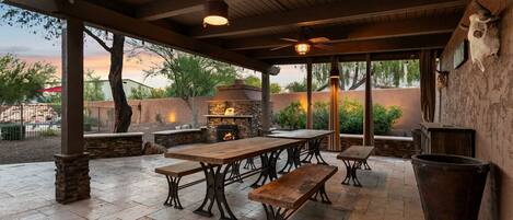 تناول الطعام بالخارج