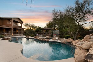 Et oppvarmet basseng