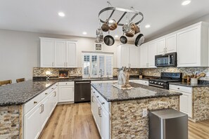 Fridge, microwave, oven, stovetop - Luxury Desert Retreat - Pool, Spa, Pickleball, & Movie Theater (Cave Creek)