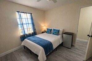 4 habitaciones, tabla de planchar con plancha, wifi y ropa de cama 