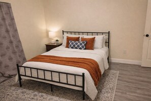 4 habitaciones, tabla de planchar con plancha, wifi y ropa de cama 