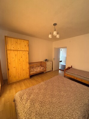 1 bedroom, WiFi, bed sheets