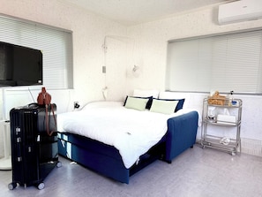 4 bedrooms, in-room safe, desk, iron/ironing board