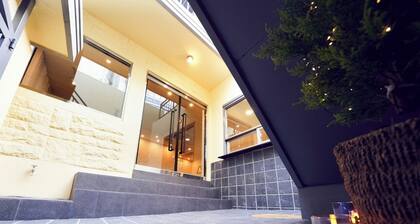 Entire Private Lux House/Rooftop Terrace & Karaoke / Perfect for a big group