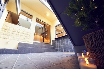 Entire Private Lux House/Rooftop Terrace & Karaoke / Perfect for a big group