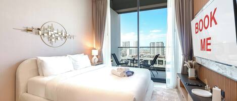 Iron/ironing board, WiFi, bed sheets