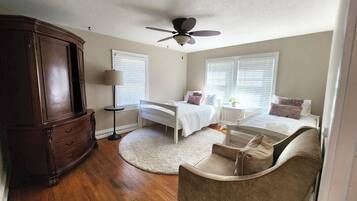 3 bedrooms, WiFi, bed sheets