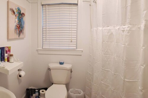 3-bedroom house in lovely Asheboro with AC for your stay