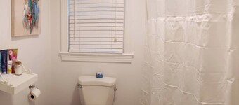 3-bedroom house in lovely Asheboro with AC for your stay