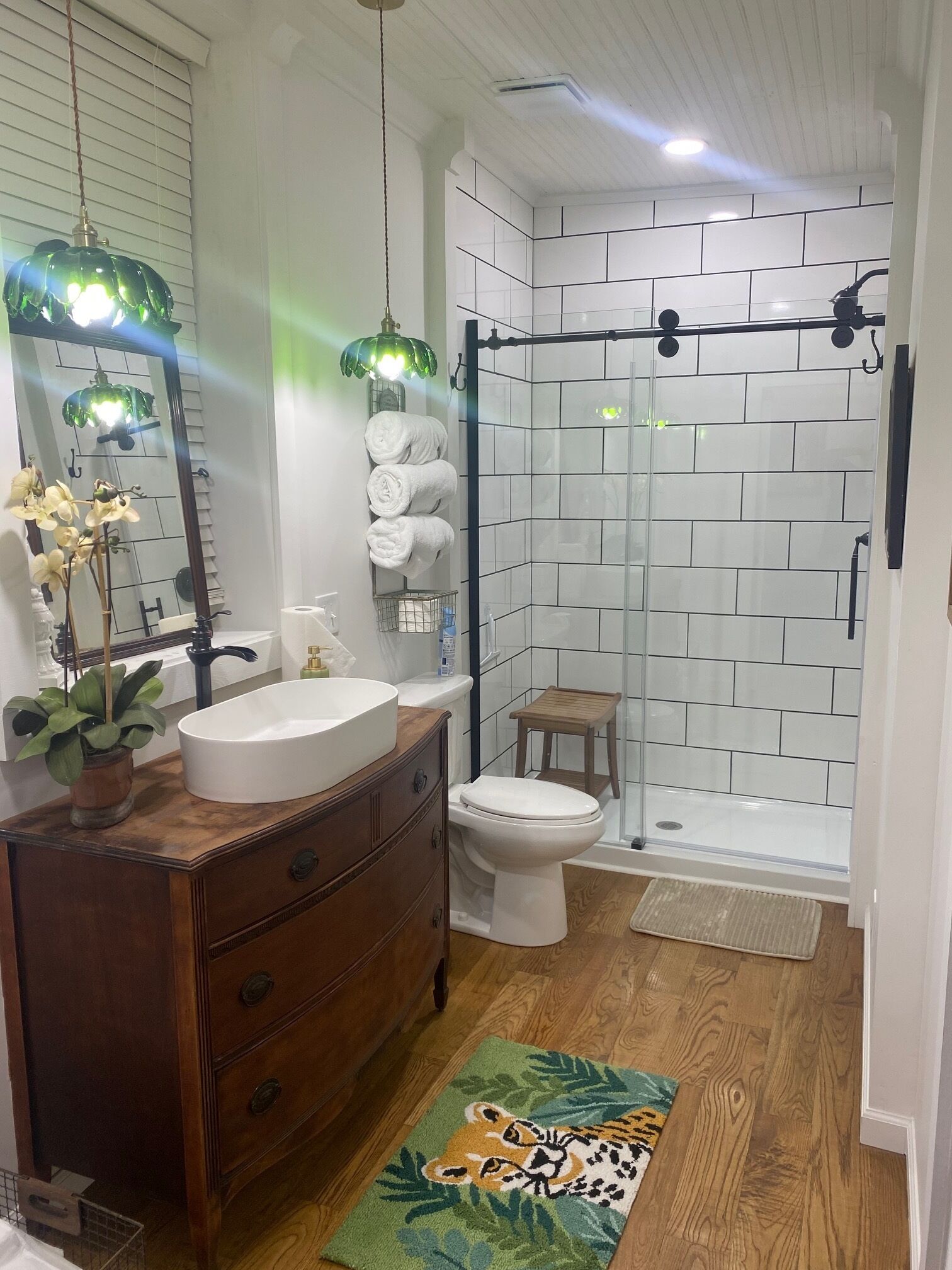 Bruser, hårtørrer, håndklæder, Sæbe