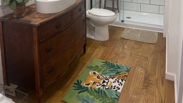 Bruser, hårtørrer, håndklæder, Sæbe