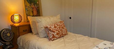 Iron/ironing board, WiFi, bed sheets