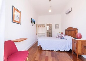 WiFi, bed sheets - VCGuesthouse Auntie's Room (Funchal)
