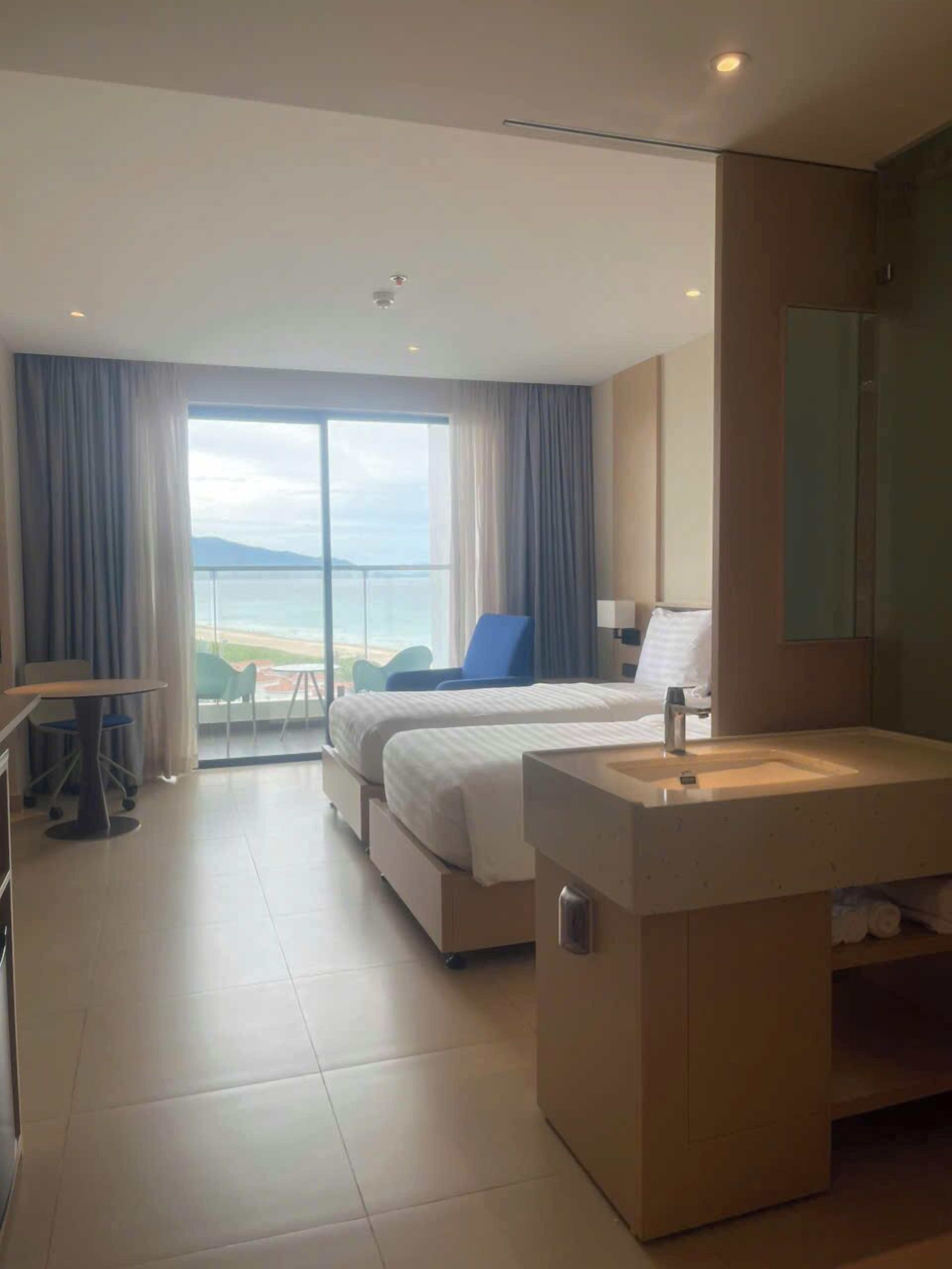 Desk, blackout curtains, soundproofing, free WiFi