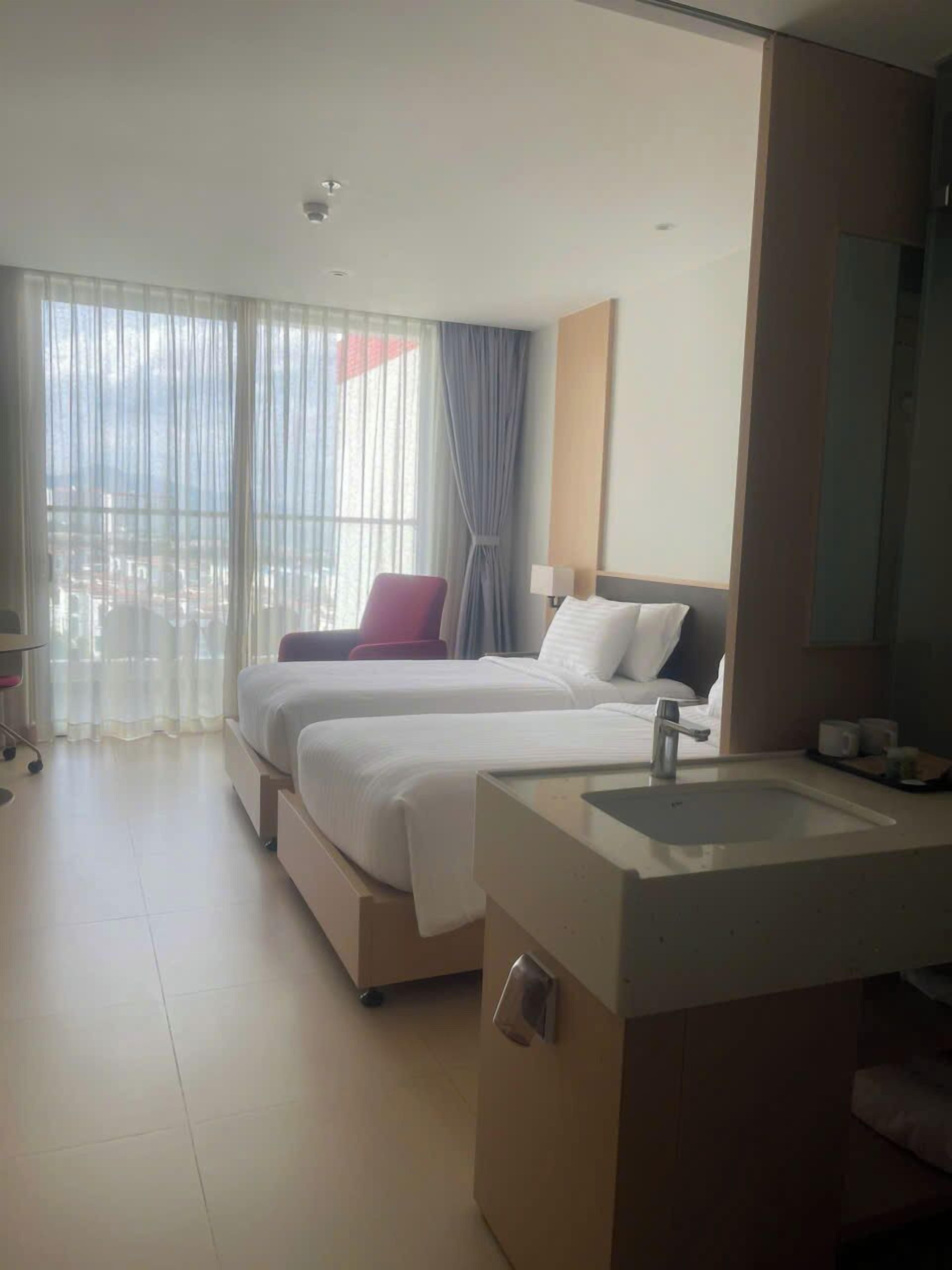 Romantic Apartment, Balcony, Partial Ocean View