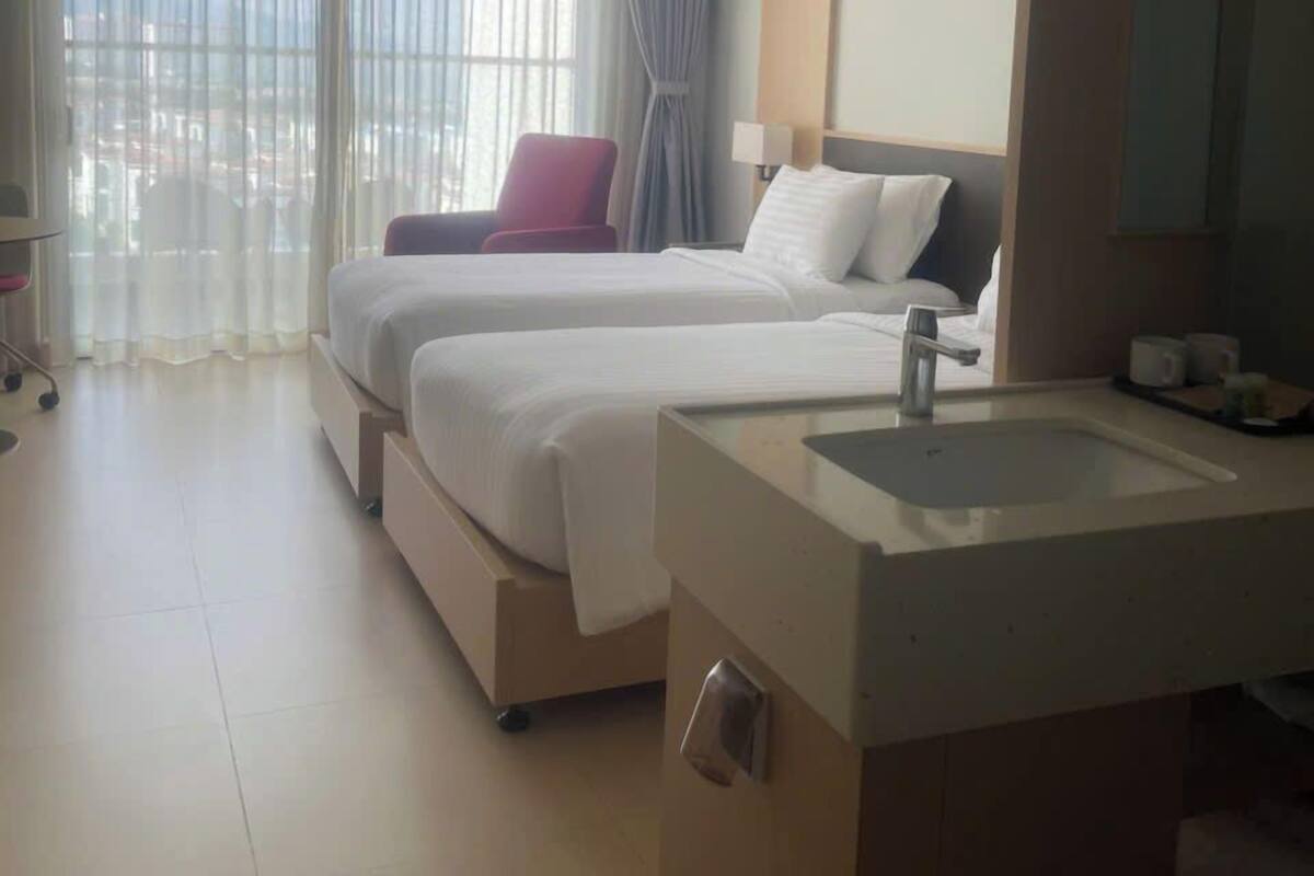 Romantic Apartment, Balcony, Partial Ocean View