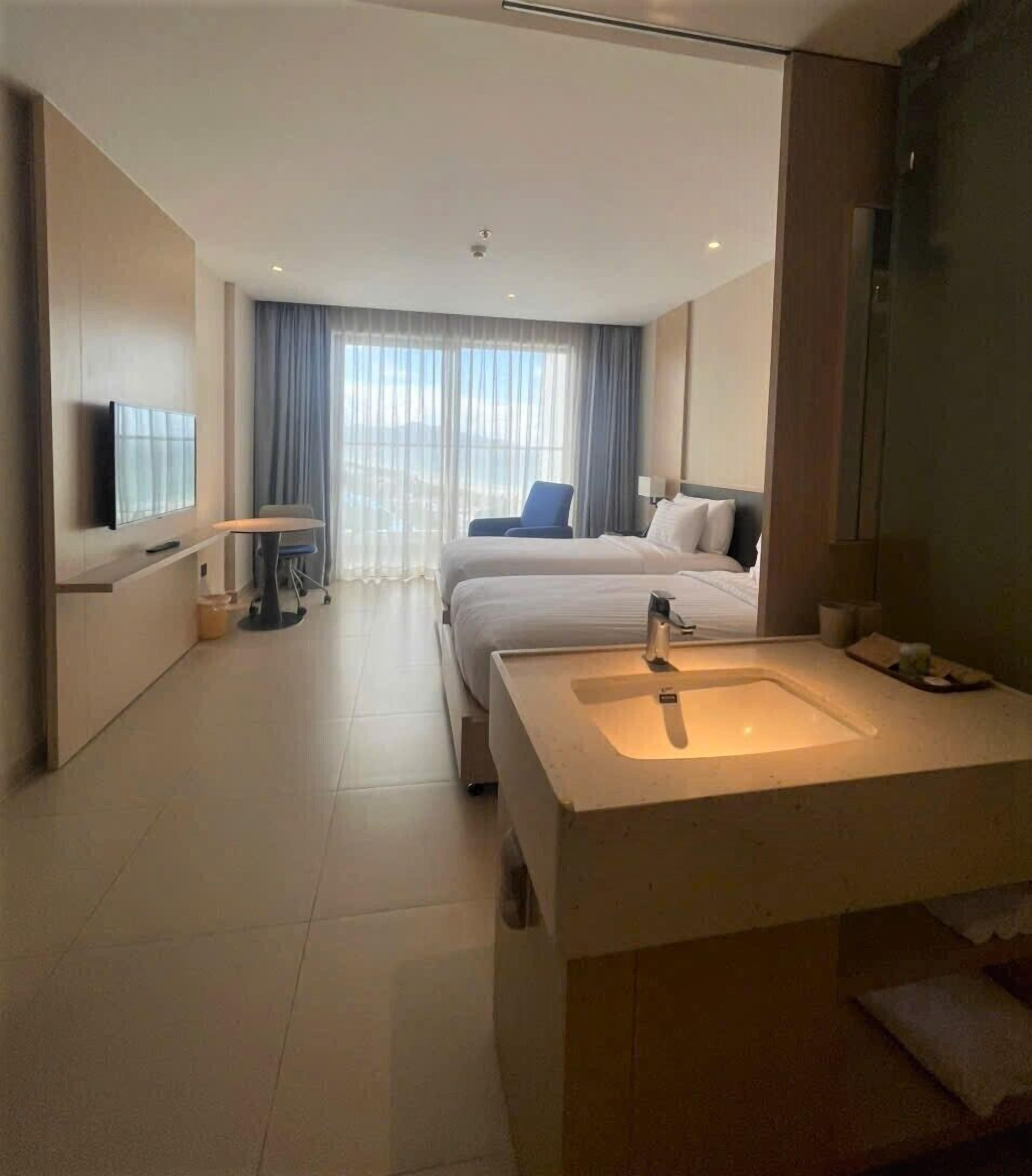 Desk, blackout curtains, soundproofing, free WiFi