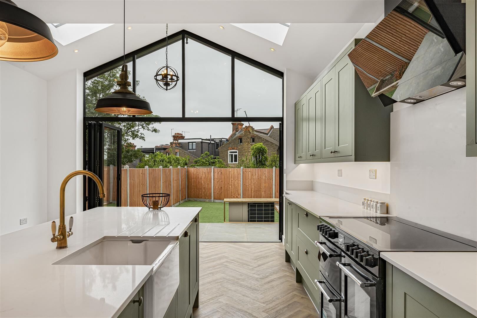 Microonde, forno, piano cottura, lavastoviglie