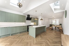 Interior - Perfect London Base – Spacious and Elegant 3-Bedroom Home in Walthamstow (London)