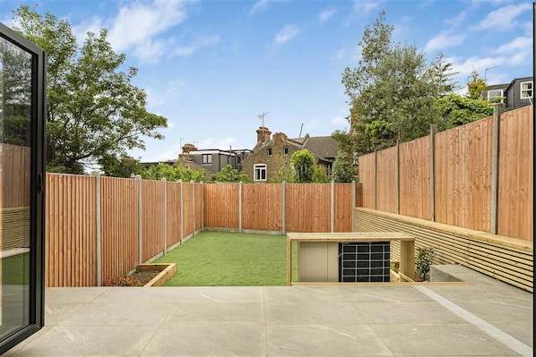 Terrace/patio - Perfect London Base – Spacious and Elegant 3-Bedroom Home in Walthamstow (London)