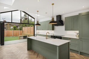 Interior - Perfect London Base – Spacious and Elegant 3-Bedroom Home in Walthamstow (London)