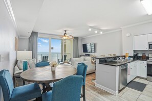 Fridge, microwave, oven, stovetop - Shores of Panama - Beachfront - Beach & Pool Views (Panama City Beach)