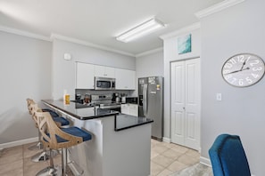 Fridge, microwave, oven, stovetop - Shores of Panama - Beachfront - Beach & Pool Views (Panama City Beach)
