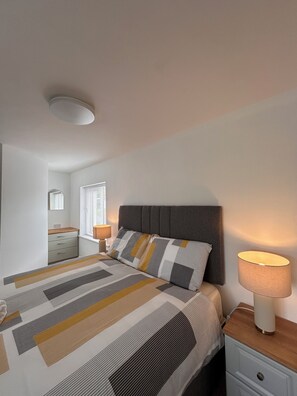 2 bedrooms, iron/ironing board, Internet, bed sheets