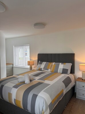 2 bedrooms, iron/ironing board, Internet, bed sheets