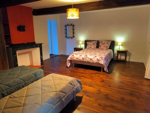 4 chambres, fer et planche à repasser, accès Internet, draps fournis