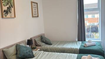 4 bedrooms, WiFi, bed sheets
