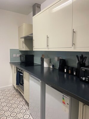 Private kitchen - Large 4 Bed Retreat in Central Boston (Boston)