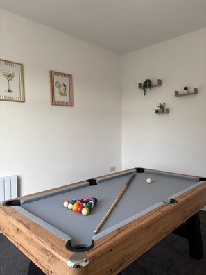 Game room - Large 4 Bed Retreat in Central Boston (Boston)