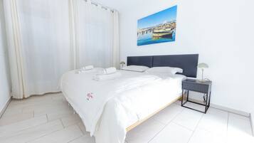 1 Schlafzimmer, Schreibtisch, Bügeleisen/Bügelbrett, Reisekinderbett