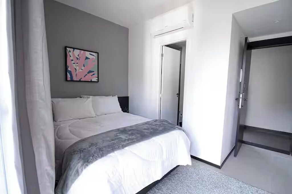 Bureau, espace de travail pour ordinateur portable, Wi-Fi gratuit