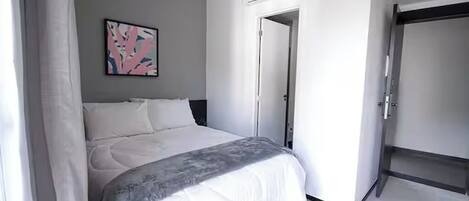 Bureau, espace de travail pour ordinateur portable, Wi-Fi gratuit